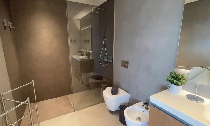 Marvila Wohnung | Tagus River view studio in lovely Lisboa with WiFi, AC