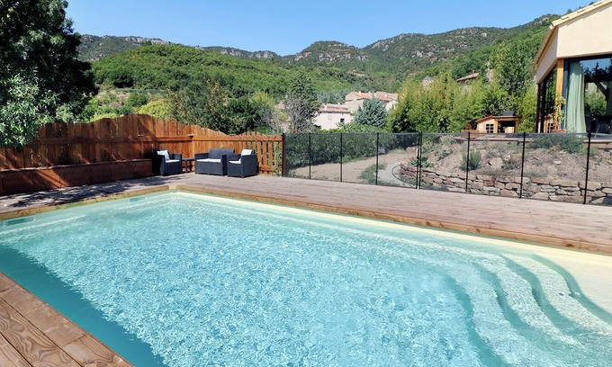 Saint-Privat Haus | Comfortable gîte in a quiet, green setting. With swimming pool