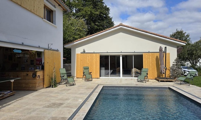 Chateau-l'Eveque Hütte | Independent house with private pool, Wi-Fi and air conditioning