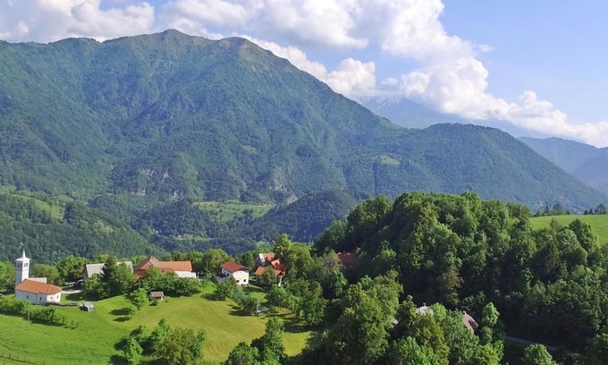 Logarsce Wohnung | 2-bedroom guest suite in Logaršče w/Mountain Views near Most na Soči