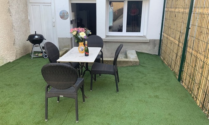 Nouan-sur-Loire Wohnung | New apartment with garden in town center, 5 minutes from Château de Chambord