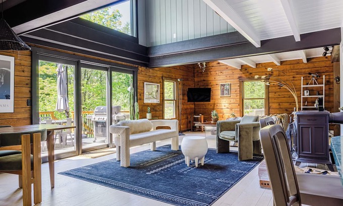 New Paltz Haus | Secluded w/Pool, Spa, Fire Pit, Forest Views | Cragswood Cottage by AvantStay