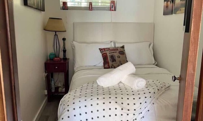 Central Frontenac Haus | Godfrey Lakefront Getaway