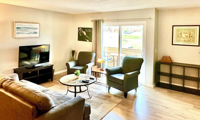 Charlotte Park Eigentumswohnung | West Nashville 2-bedroom, 1 bath Condo, Furnished w/Wifi, Pool