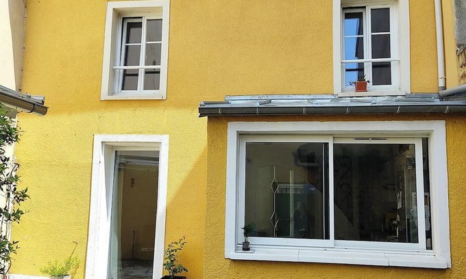 Quartier Centre Ville Haus | Homerez - Cozy house with garden in Massy