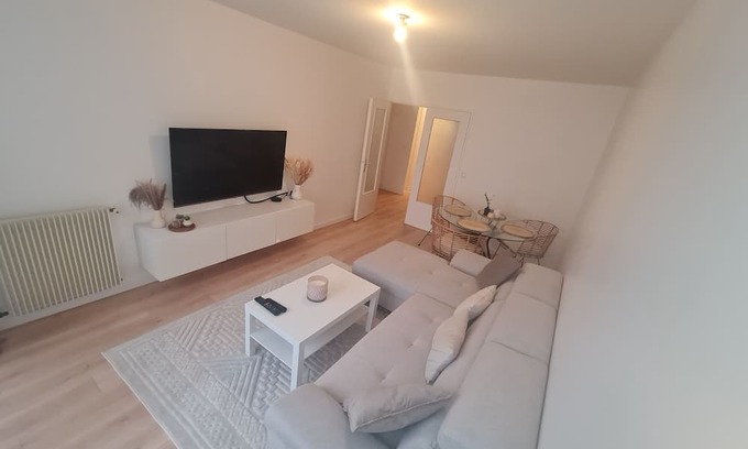 Livry-Gargan Wohnung | Beautiful, cocooning apartment. Near Paris /C.D.G /Disney