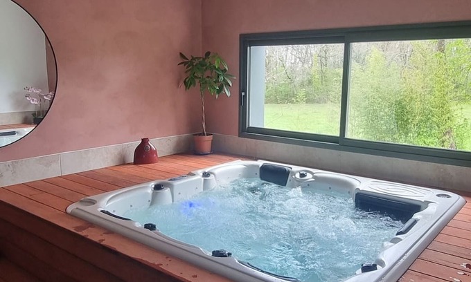 Lauraet Haus | House in the heart of nature with private pool and indoor Jacuzzi