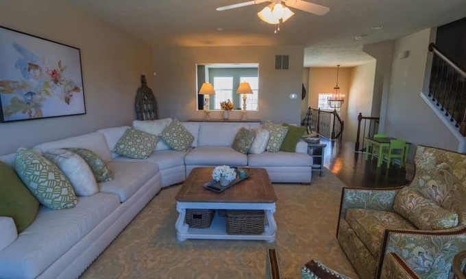 Woodmere Haus | Charming 3-bedroom house in delightful Pepper Pike with WiFi, High End FINISHES