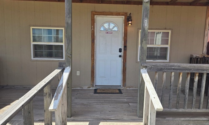Stinnett Kabine | Cozy cabin with WiFi and AC in small town Stinnett