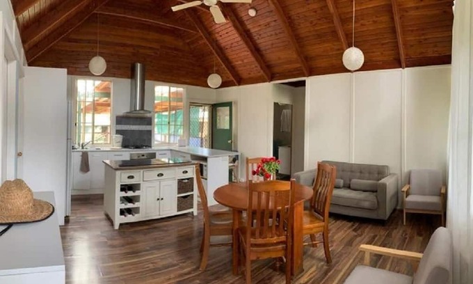Worrowing Heights Hütte | Cosy Cottage in Sanctuary Point. Pet Friendly
