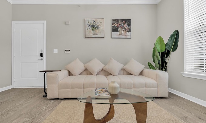 Egypt Wohnung | Charming 1BD in Magnolia - pool, gym & steps from shops!