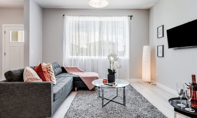Chestermere Haus | New Home with Central AC, 15 Mins to YYC, 5 Mins to Lake & Stoney - Pets welcome