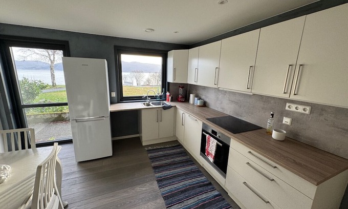 Selje Wohnung | Cozy 1-bedroom apartment in delightful Vestland with WiFi