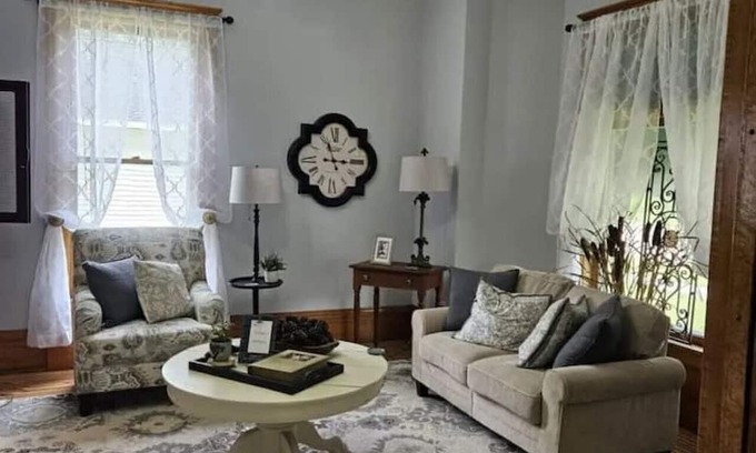 Richland Center Haus | 512B) Ma'on House Bed and Breakfast