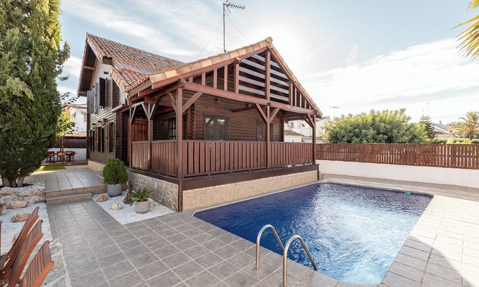 L'Eliana Skihütte | Wooden house with private pool, located in an emblematic place of Valencia.