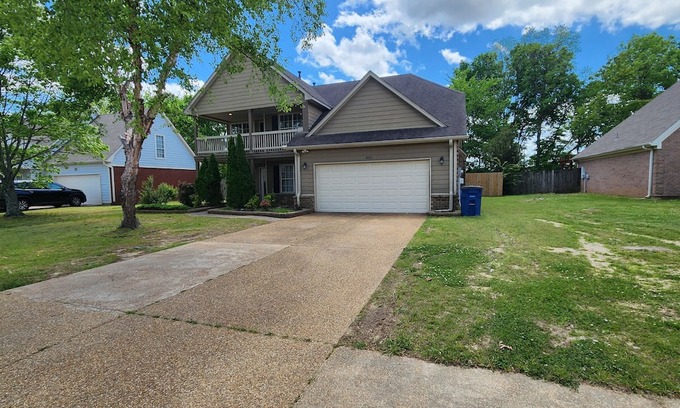 Olive Branch Haus | 6 Bedroom Home w/POOL in Desirable Olive Branch Suburb Near Stateline