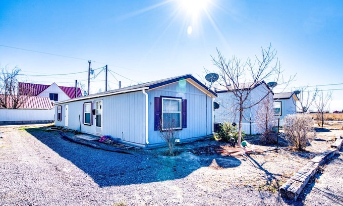 Pecos Haus | Cozy 2-bedroom mobile home in charming Pecos with AC