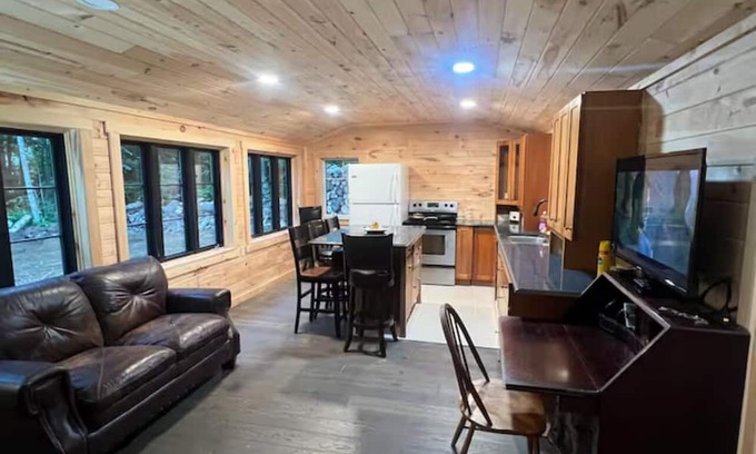 Rumford Haus | Charming 1-bedroom house with WiFi, Fireplace, Wooded Walking Trails