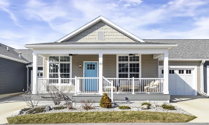 Marblehead Villa | New Bay Point Villa w/Wifi, AC, Pool! Walk to the water, watch bald eagles!