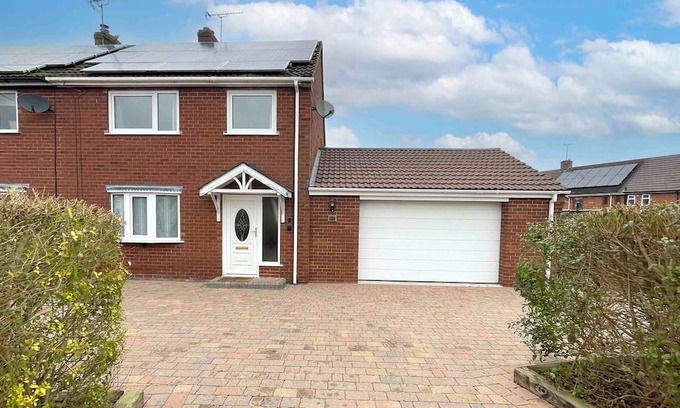 Uttoxeter Hütte | HUMBLE HOME, family friendly, with a garden in Uttoxeter