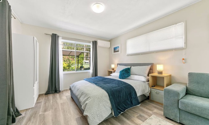 Central Coast Wohnung | Lake Front Studio Pet Friendly, near The Entrance, Nora Head and Soldiers Beach