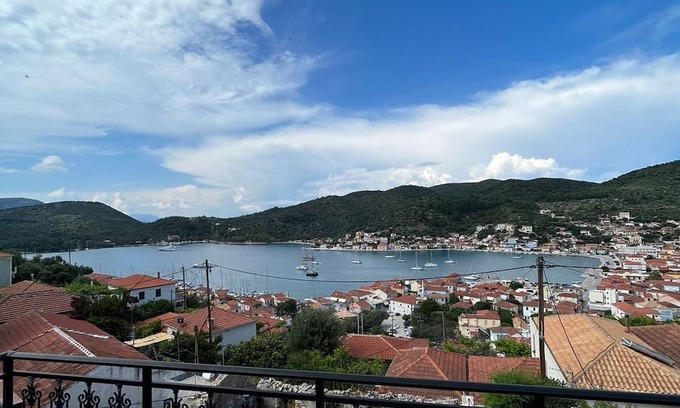 Vathy Haus | 3-bedroom house in charming Ithaki with AC, WiFi. Live the Greek dream