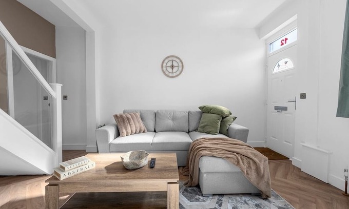 Prestwich Haus | New listing- Stunning Preswitch Retreat - Sleeps 7