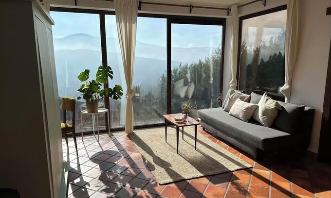 Oliveira do Hospital Wohnung | Serene Mountain View Retreat