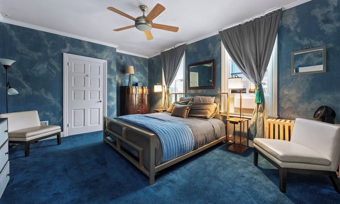 Downtown Harrisburg Haus | Multi-Family Mansion w/Honeymoon Suite - SLP25