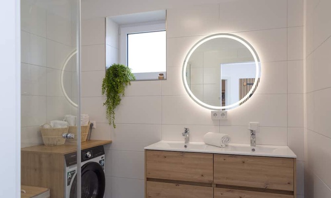 Ledenitzen Wohnung | Moderne, neue Ferienwohnung mit Bergblick, unweit vom idyllischen Faaker See