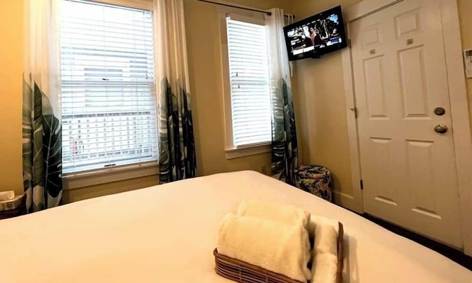 Provincetown Kabine | A Departure From the Ordinary: Our Tropical Escape