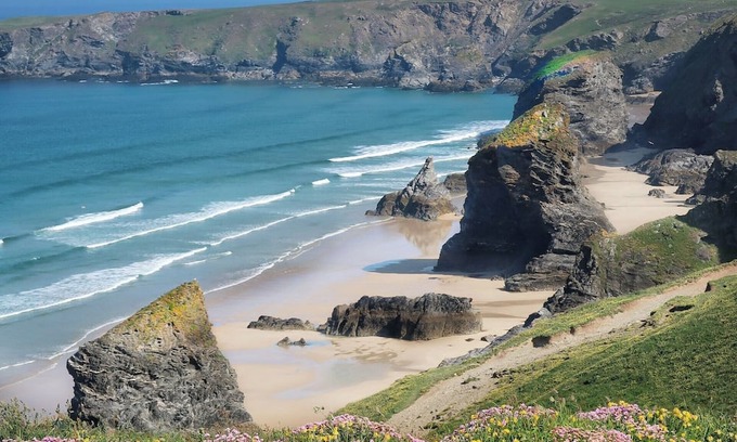 Overlake Haus | Extended stay re-imagined at our spacious Redmond.