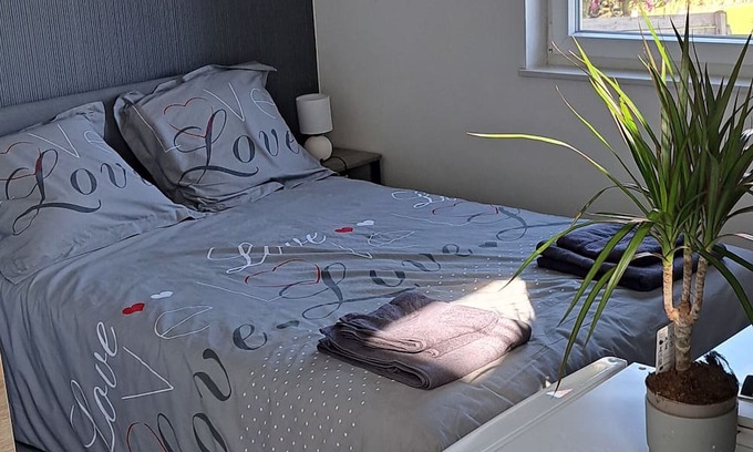 Olne Wohnung | Room with pool in the countryside