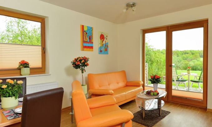 Morz Wohnung | Apartment in Mצrz with Garden