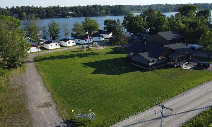 Lavigne Hütte | Robin #9 Graceland Cottages