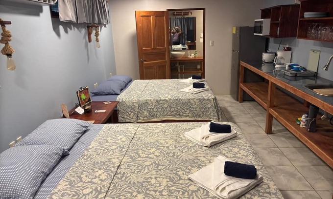 Drake Bay Kabine | Willy's Fish Camp. All rooms have an ocean view from lodgings nestled hillside!