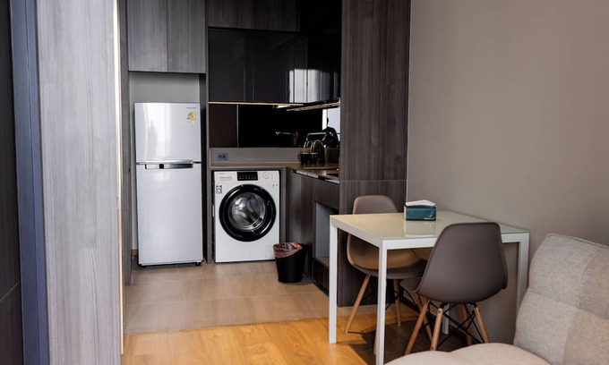 Ekkamai Wohnung | 1BR-Thong Lor BTS 7mins, pool&gym with WiFi