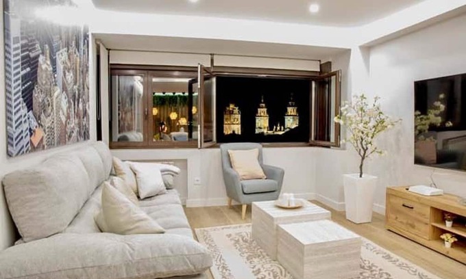 Lugo Wohnung | Cathedral Apartment by Lugo Collection
