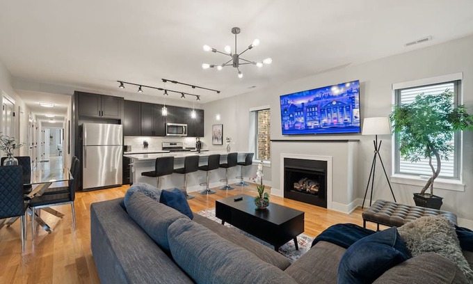 Heart of Chicago Wohnung | Cozy Chicago 3BD 2Bath Retreat with Balcony