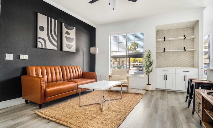 Glendale Sports and Entertainment District Wohnung | 2BR by Stadium Pool, Parking, Gym 06