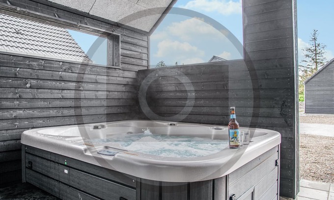 Bønnerup Strand Haus | Awesome home in Glesborg with jacuzzi