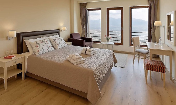 Ligiades Eigentumswohnung | Elegant Junior Suite at Arktos Hotel | Relax in Style