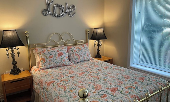 Cressy Wohnung | Welcome to Sunset View – Your Lakeside Retreat in Prince Edward County