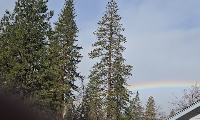 Burney Wohnung | Modern 2bedroom apartment with AC,WiFi in peaceful Burney 1.5 bath beds upstairs