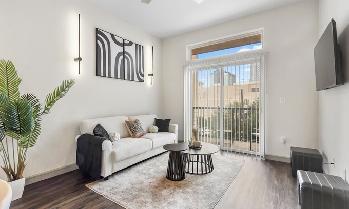 Central Business District Wohnung | Downtown Houston Modern Elegant Loft with Free Parking/WiFi/Skyview/Pool