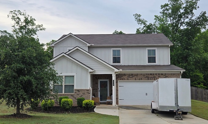 Locust Grove Haus | 4-bedroom house in awesome Locust Grove with fitness room, AC, WiFi