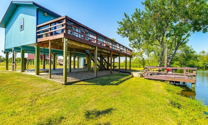 Long Mott Kabine | Bleu Bayou ~ Quiet Waterfront River Retreat w/ Private Dock and Ramp