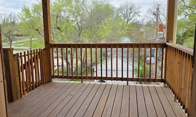 Topeka Wohnung | Beautifully Renovated 1 Bed, 1 Bath, Pet-Friendly Apt, 2 Blks From State Capitol