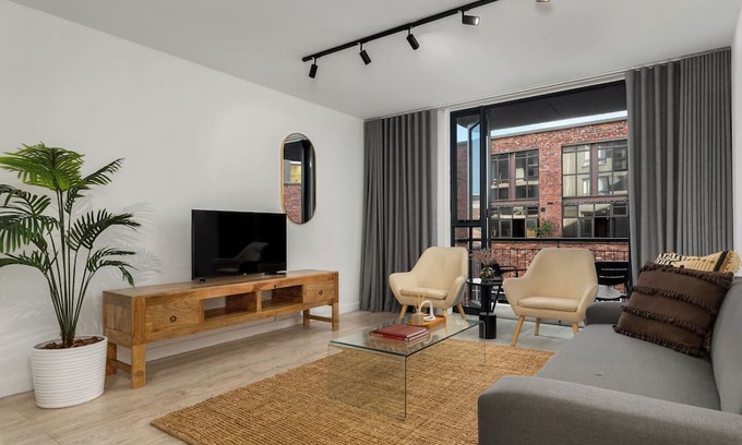 Flora Park Wohnung | Modern Greenpoint Getaway