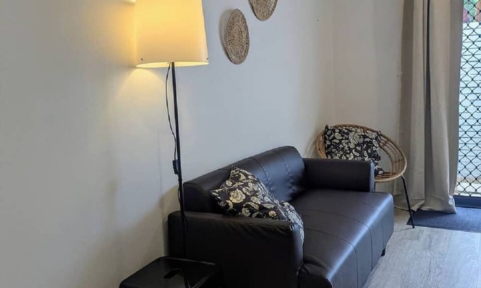 Kewarra Beach Wohnung | Modern retreat in beautiful beach suburb of tropical Far North Qld. Dog-friendly
